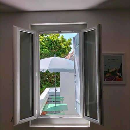 Studio Terrasse, Intra-Muros, Climatise Avec Wifi أفينيون المظهر الخارجي الصورة